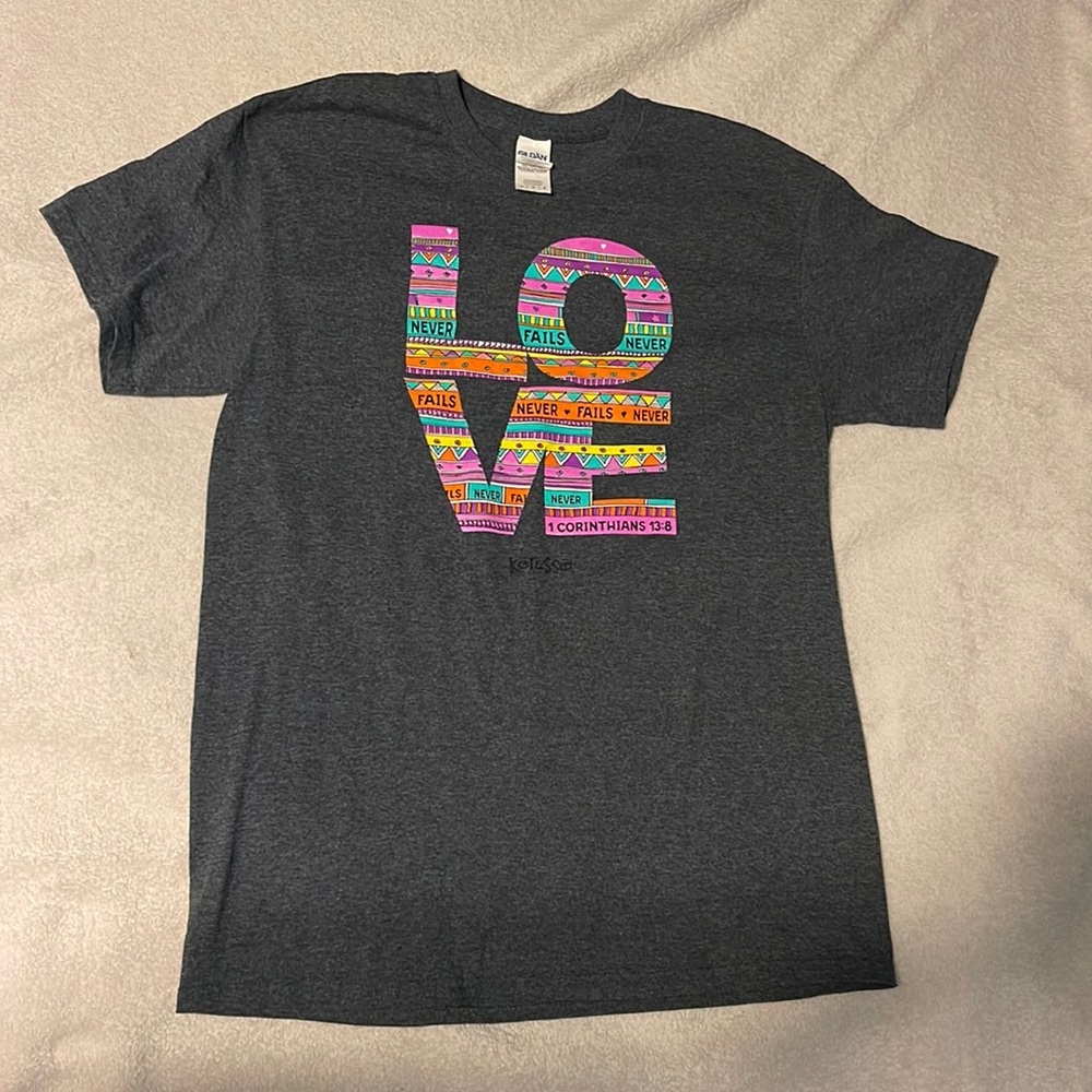 Gray Love Never Fails 1 Corinthians 13:8 Kerusso Shirt Size Medium